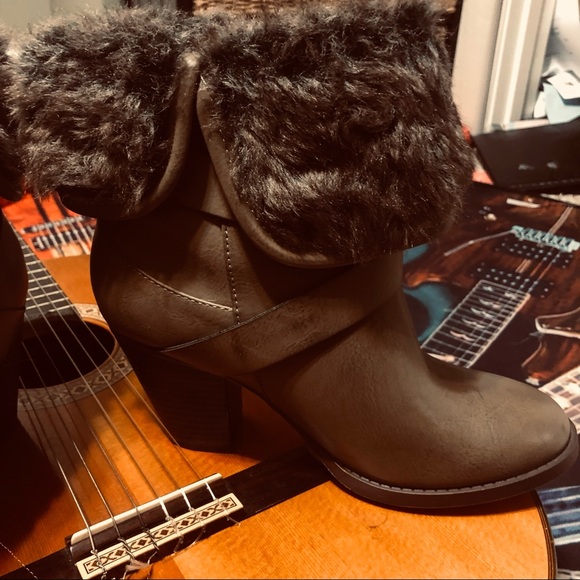 Cute and Sassy Fur Top Tan/Brown Boots! Size 7.5 - Picture 10 of 12